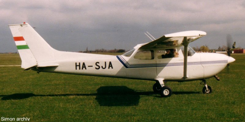 Kép a HA-SJA lajstromú gépről.