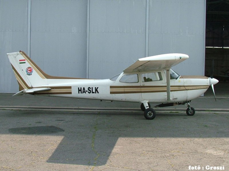 Kép a HA-SLK lajstromú gépről.