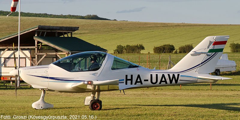 Kép a HA-UAW (2) lajstromú gépről.