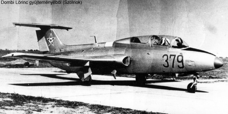 Kép a Aero L-29 Delfín típusú, 379 oldalszámú gépről.