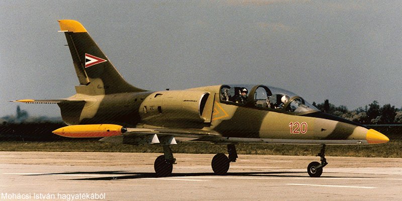 Kép a Aero L-39 Albatros típusú, 120 oldalszámú gépről.