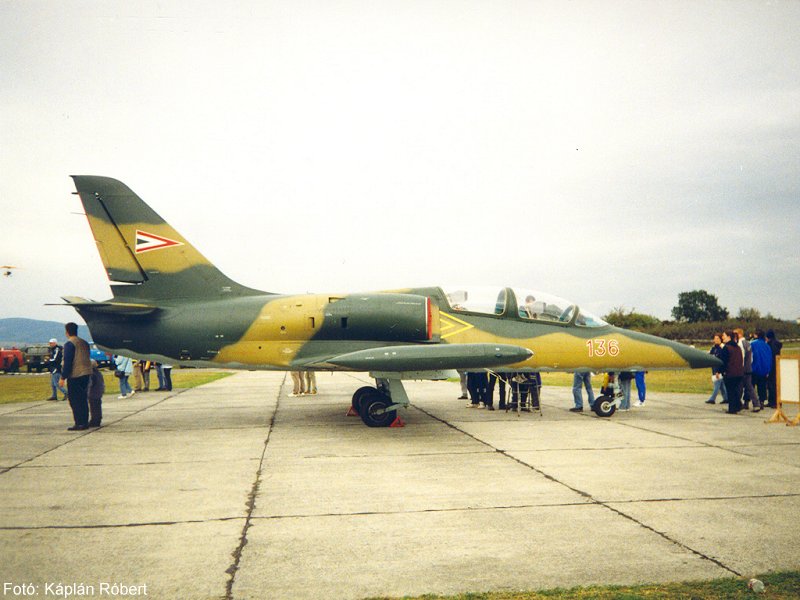 Kép a Aero L-39 Albatros típusú, 136 oldalszámú gépről.