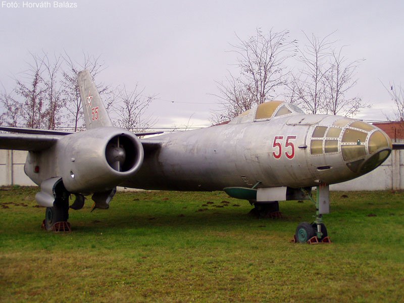 Kép a Iljusin Il-28 típusú, 55 oldalszámú gépről.