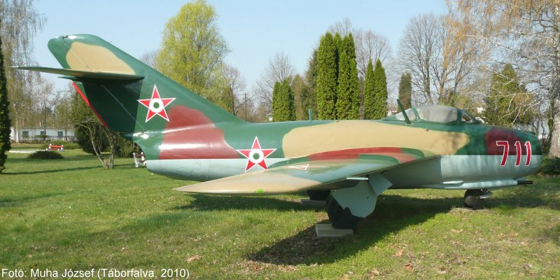 Kép a Mikojan-Gurjevics MiG-15 típusú, 711 oldalszámú gépről.