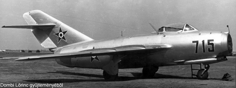 Kép a Mikojan-Gurjevics MiG-15 típusú, 715 oldalszámú gépről.