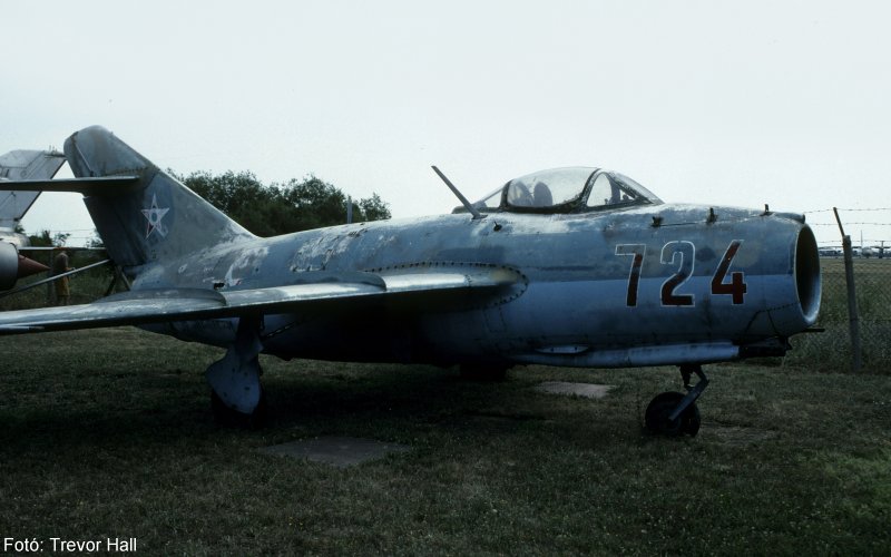 Kép a Mikojan-Gurjevics MiG-15 típusú, 724 oldalszámú gépről.