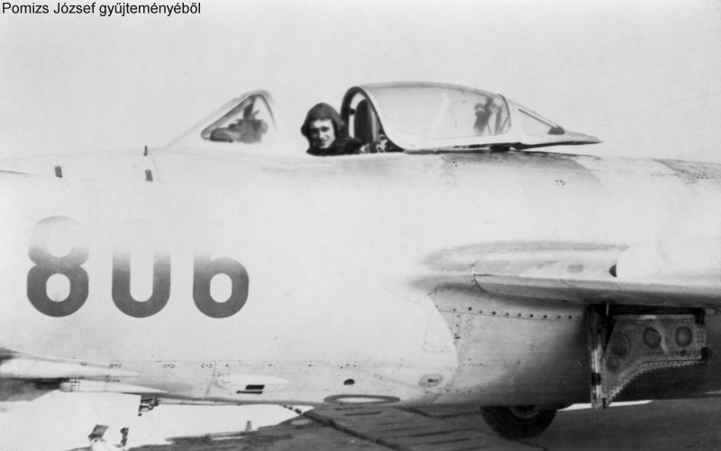 Kép a Mikojan-Gurjevics MiG-15 típusú, 806 oldalszámú gépről.