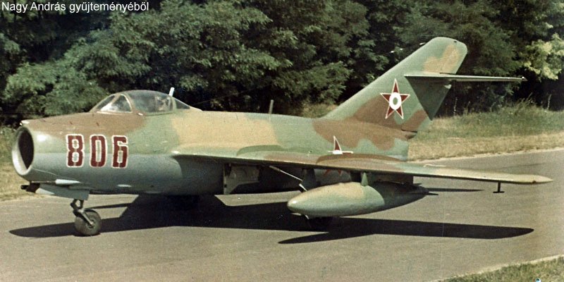 Kép a Mikojan-Gurjevics MiG-15 típusú, 806 oldalszámú gépről.