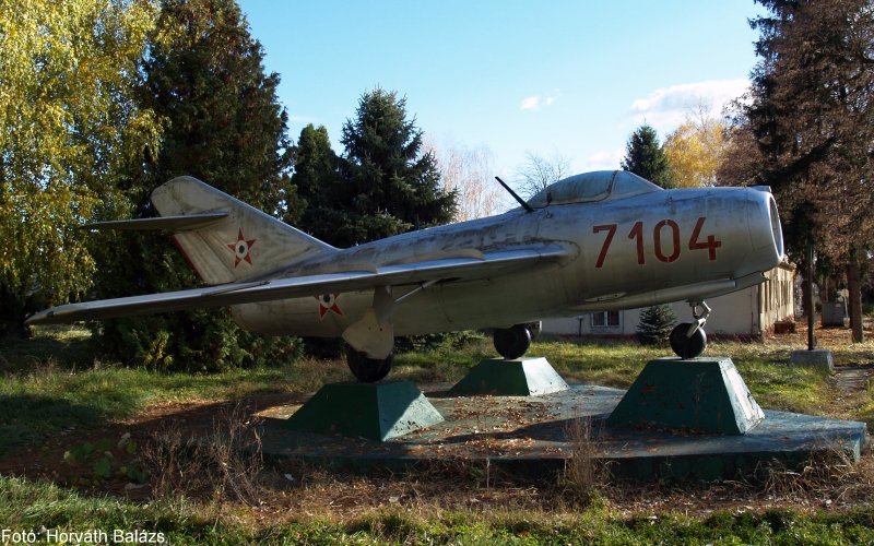 Kép a Mikojan-Gurjevics MiG-15 típusú, 817 oldalszámú gépről.