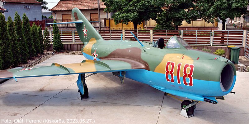 Kép a Mikojan-Gurjevics MiG-15 típusú, 818 oldalszámú gépről.