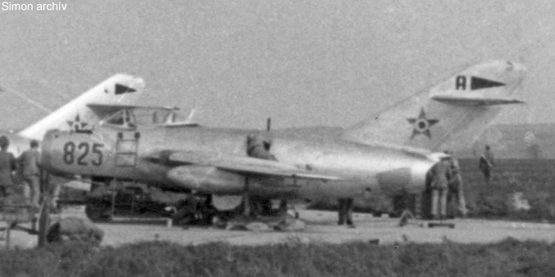 Kép a Mikojan-Gurjevics MiG-15 típusú, 825 oldalszámú gépről.