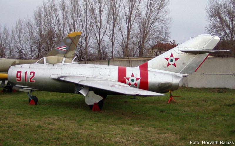 Kép a Mikojan-Gurjevics MiG-15 típusú, 912 oldalszámú gépről.