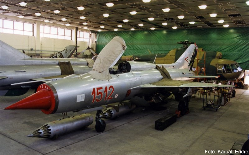 Kép a Mikojan-Gurjevics MiG-21 típusú, 1512 oldalszámú gépről.