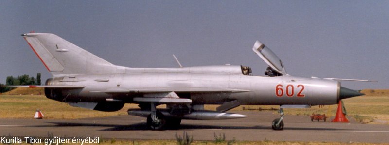 Kép a Mikojan-Gurjevics MiG-21 típusú, 1602 oldalszámú gépről.
