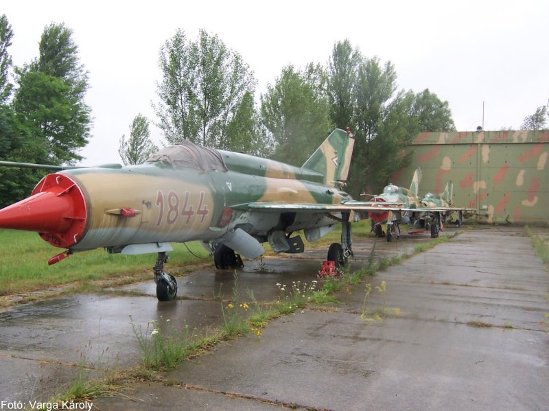 Kép a Mikojan-Gurjevics MiG-21 típusú, 1844 oldalszámú gépről.