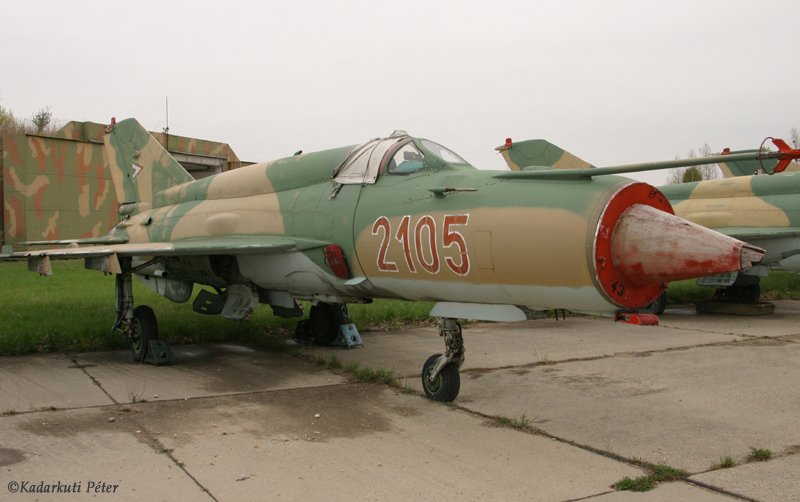 Kép a Mikojan-Gurjevics MiG-21 típusú, 2105 oldalszámú gépről.