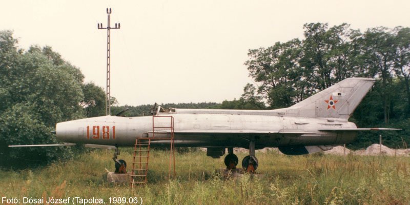 Kép a Mikojan-Gurjevics MiG-21 típusú, 2319 oldalszámú gépről.