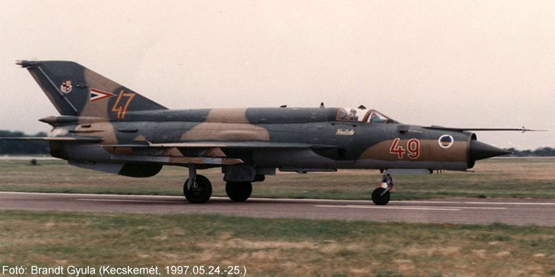Kép a Mikojan-Gurjevics MiG-21 típusú, 49 oldalszámú gépről.