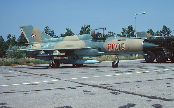 Kép a Mikojan-Gurjevics MiG-21 típusú, 6009 oldalszámú gépről.