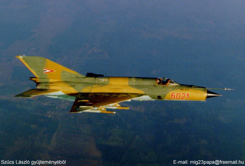 Kép a Mikojan-Gurjevics MiG-21 típusú, 6021 oldalszámú gépről.