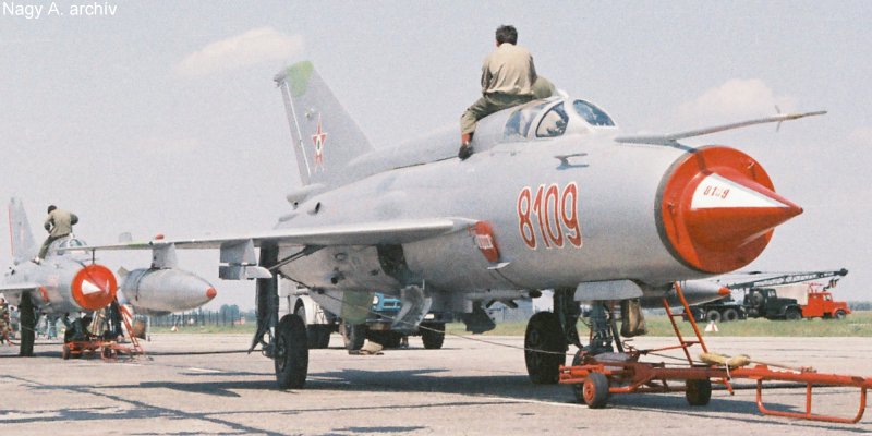 Kép a Mikojan-Gurjevics MiG-21 típusú, 8109 oldalszámú gépről.