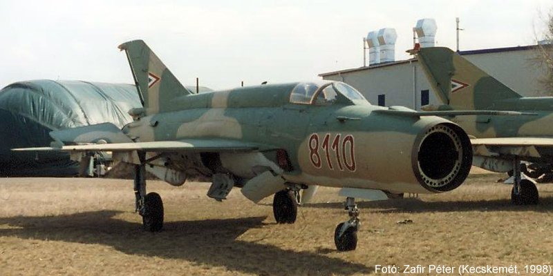 Kép a Mikojan-Gurjevics MiG-21 típusú, 8110 oldalszámú gépről.