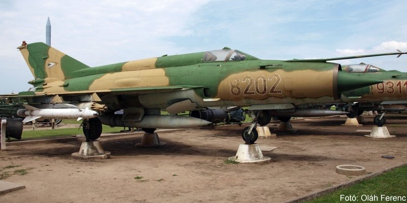 Kép a Mikojan-Gurjevics MiG-21 típusú, 8202 oldalszámú gépről.