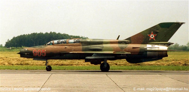 Kép a Mikojan-Gurjevics MiG-21 típusú, 905 (2) oldalszámú gépről.