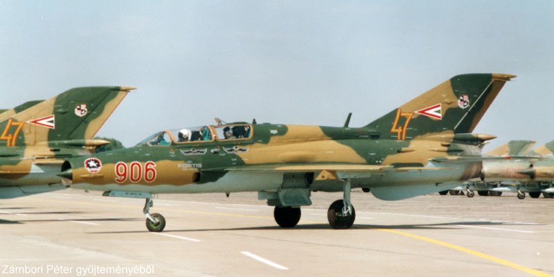 Kép a Mikojan-Gurjevics MiG-21 típusú, 906 (2) oldalszámú gépről.