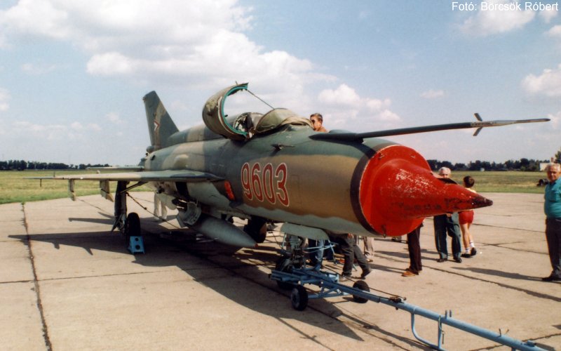 Kép a Mikojan-Gurjevics MiG-21 típusú, 9603 oldalszámú gépről.
