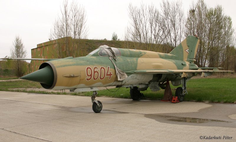 Kép a Mikojan-Gurjevics MiG-21 típusú, 9604 oldalszámú gépről.