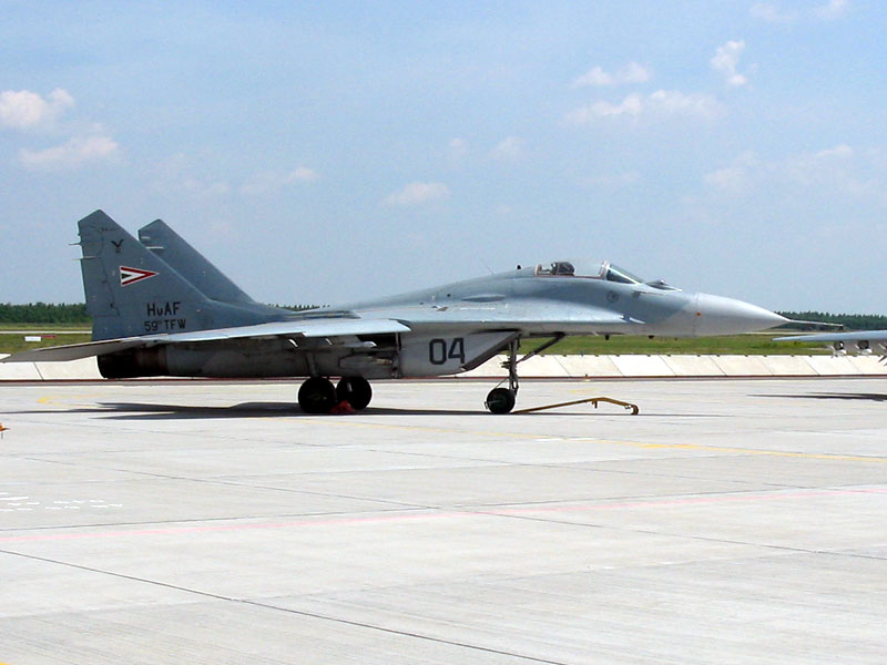 Kép a Mikojan-Gurjevics MiG-29 típusú, 04 oldalszámú gépről.