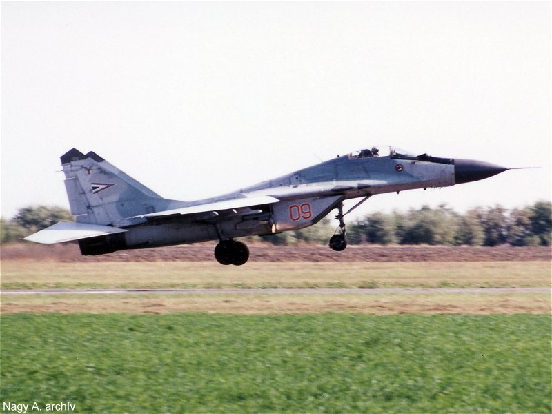 Kép a Mikojan-Gurjevics MiG-29 típusú, 09 oldalszámú gépről.