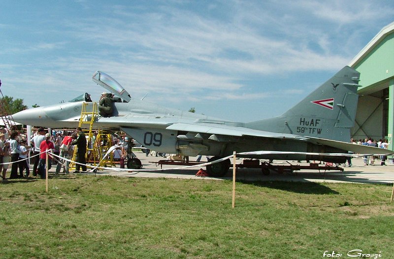 Kép a Mikojan-Gurjevics MiG-29 típusú, 09 oldalszámú gépről.