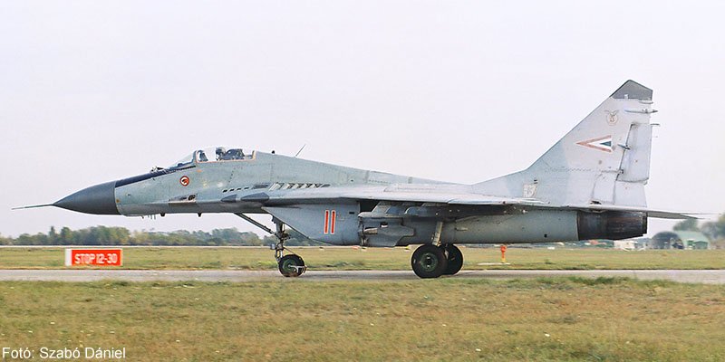Kép a Mikojan-Gurjevics MiG-29 típusú, 11 oldalszámú gépről.