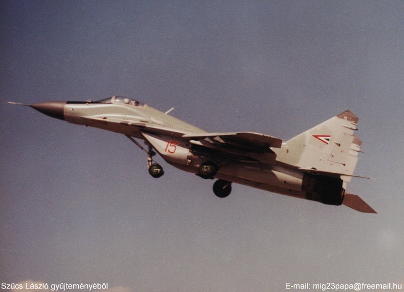 Kép a Mikojan-Gurjevics MiG-29 típusú, 15 oldalszámú gépről.