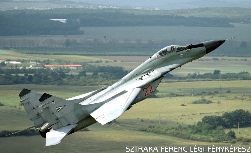 Kép a Mikojan-Gurjevics MiG-29 típusú, 22 oldalszámú gépről.