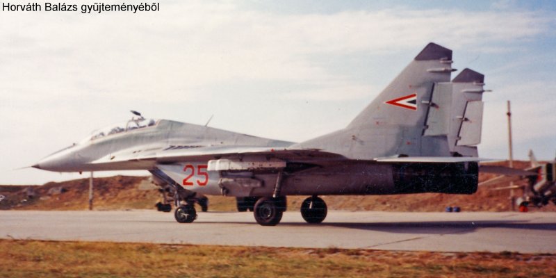 Kép a Mikojan-Gurjevics MiG-29 típusú, 25 oldalszámú gépről.