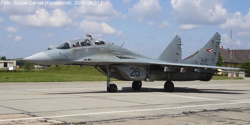 Kép a Mikojan-Gurjevics MiG-29 típusú, 26 oldalszámú gépről.