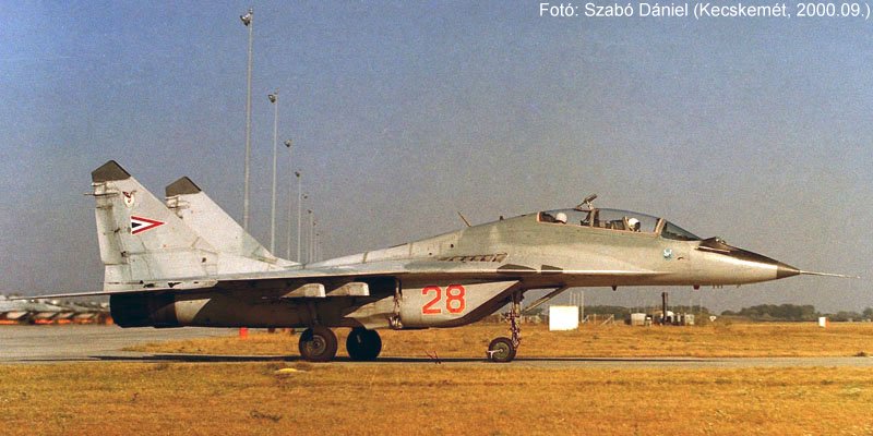 Kép a Mikojan-Gurjevics MiG-29 típusú, 28 oldalszámú gépről.