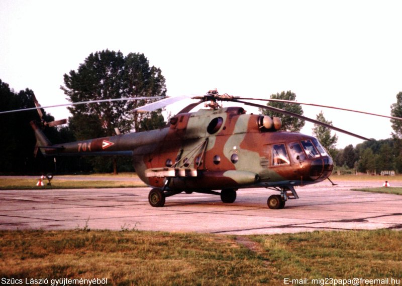 Kép a Mil Mi-17 típusú, 701 oldalszámú gépről.