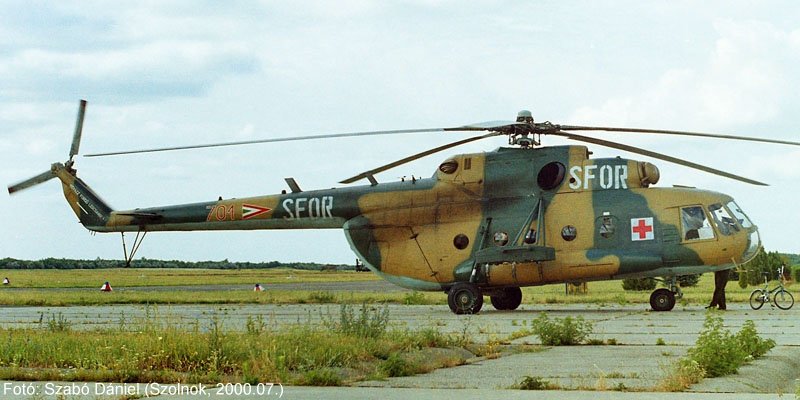 Kép a Mil Mi-17 típusú, 701 oldalszámú gépről.