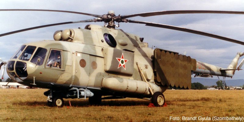 Kép a Mil Mi-17 típusú, 706 oldalszámú gépről.