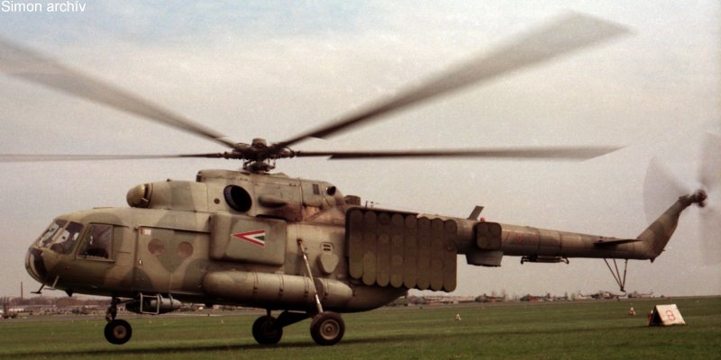 Kép a Mil Mi-17 típusú, 707 oldalszámú gépről.