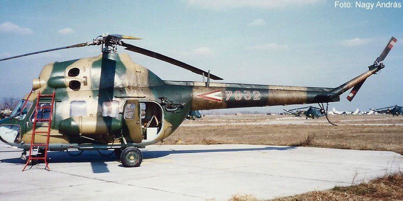Kép a Mil Mi-2 típusú, 7832 oldalszámú gépről.