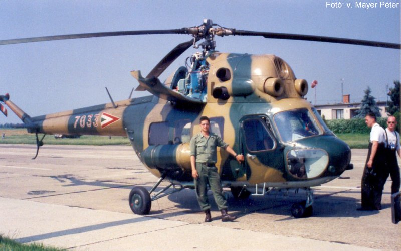Kép a Mil Mi-2 típusú, 7833 oldalszámú gépről.