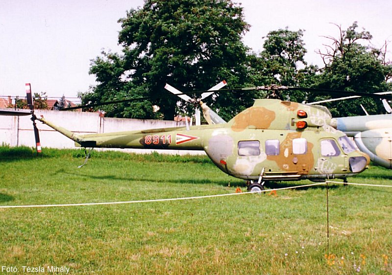 Kép a Mil Mi-2 típusú, 8911 oldalszámú gépről.