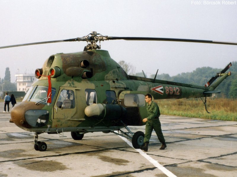 Kép a Mil Mi-2 típusú, 8912 oldalszámú gépről.
