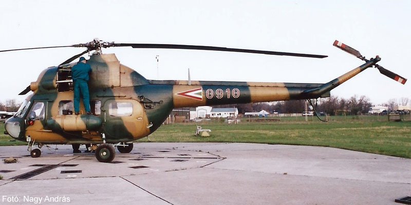 Kép a Mil Mi-2 típusú, 8918 oldalszámú gépről.