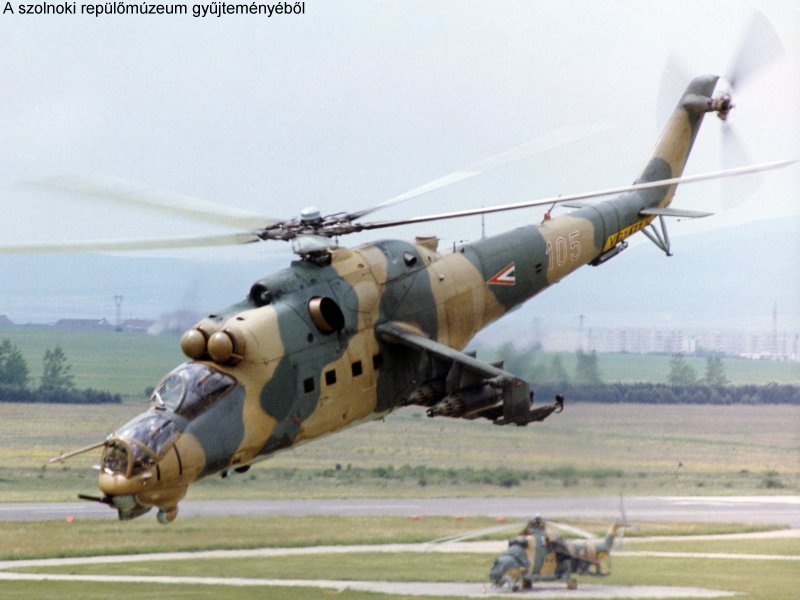 Kép a Mil Mi-24 típusú, 105 (2) oldalszámú gépről.